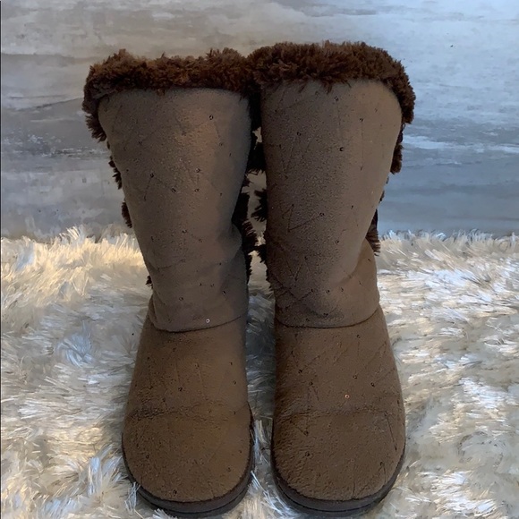 Shoes - Snow Boots size 8